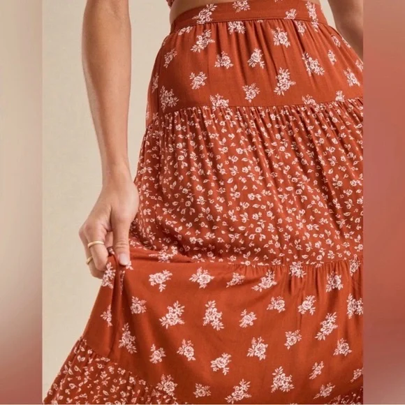 ✨ Alter’d State Rust Floral Tiered Midi Skirt – XL - Picture 10 of 10
